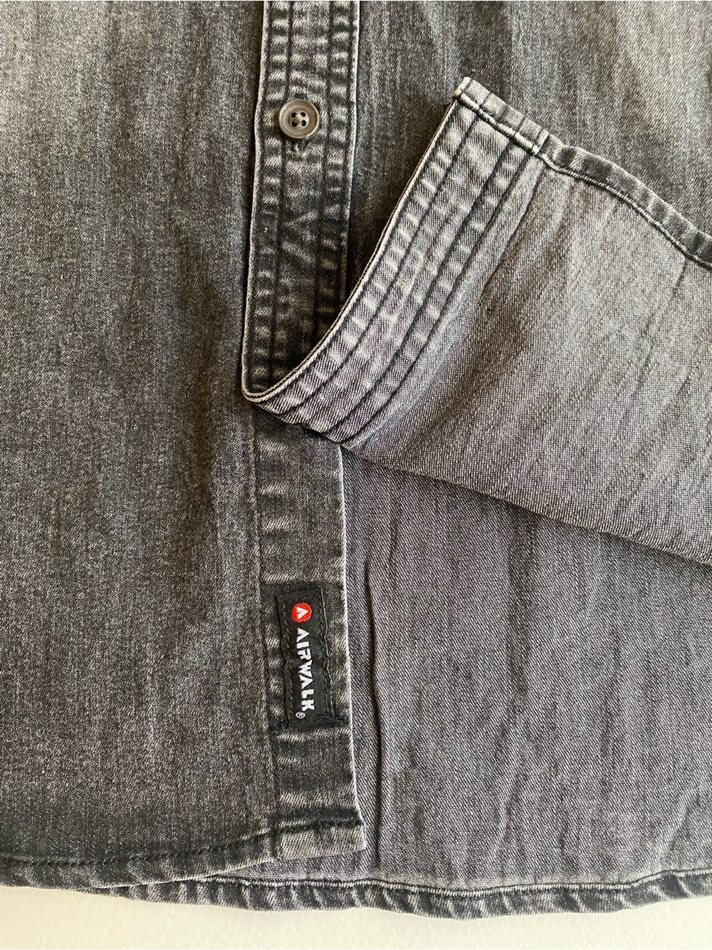 ***PRICE DROP*** Airwalk Men's Short Sleeve Faded Black Denim Button-Front S - Picture 4 of 4